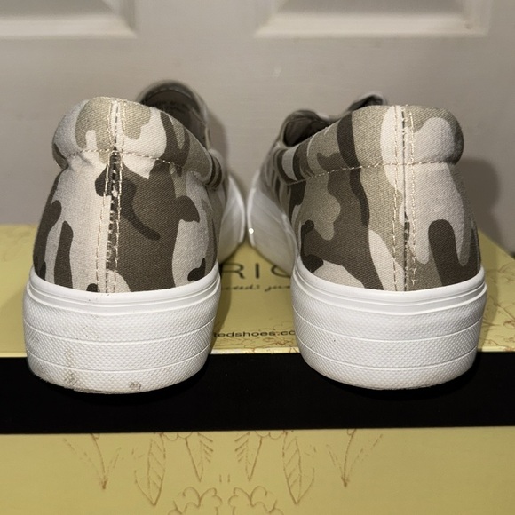 Restricted Vola Canvas Camo Platform Slip-On Sneaker Size 8.5 - Picture 8 of 12